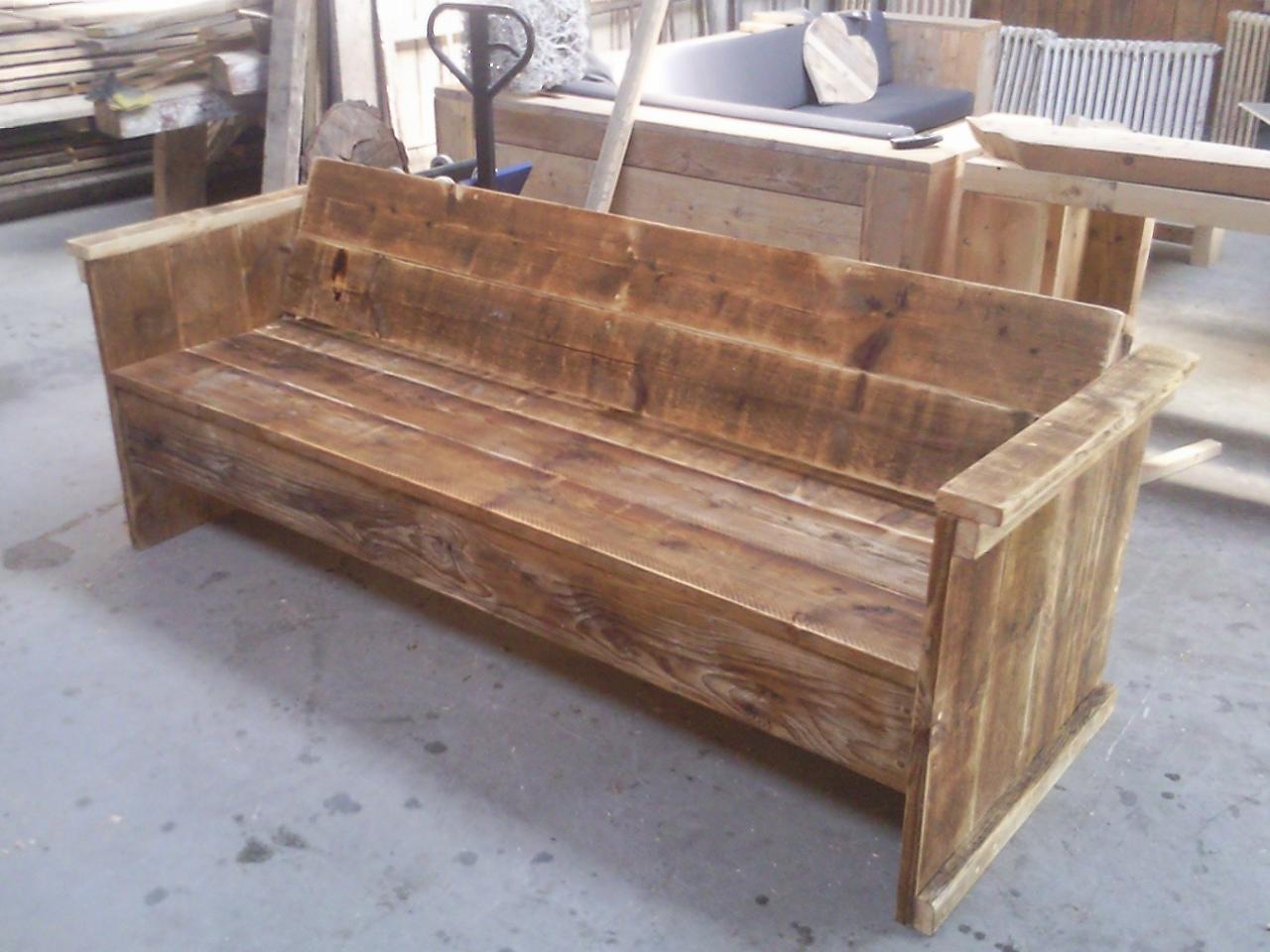 - Wooddesign4u gespecialiseerd in massief houten meubelen.