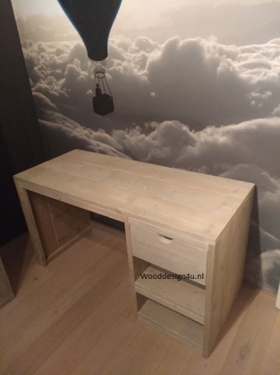 Bureau van steigerhout